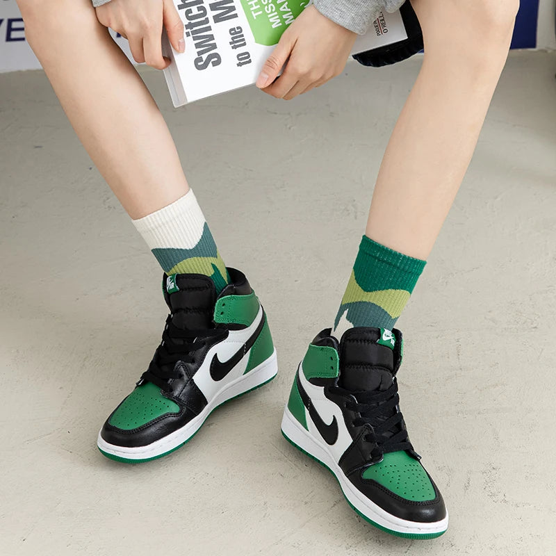 Fashion A/B Style Men Socks Asymmetrical Pattern Street Hip Hop Skateboard Man Cotton Sock
