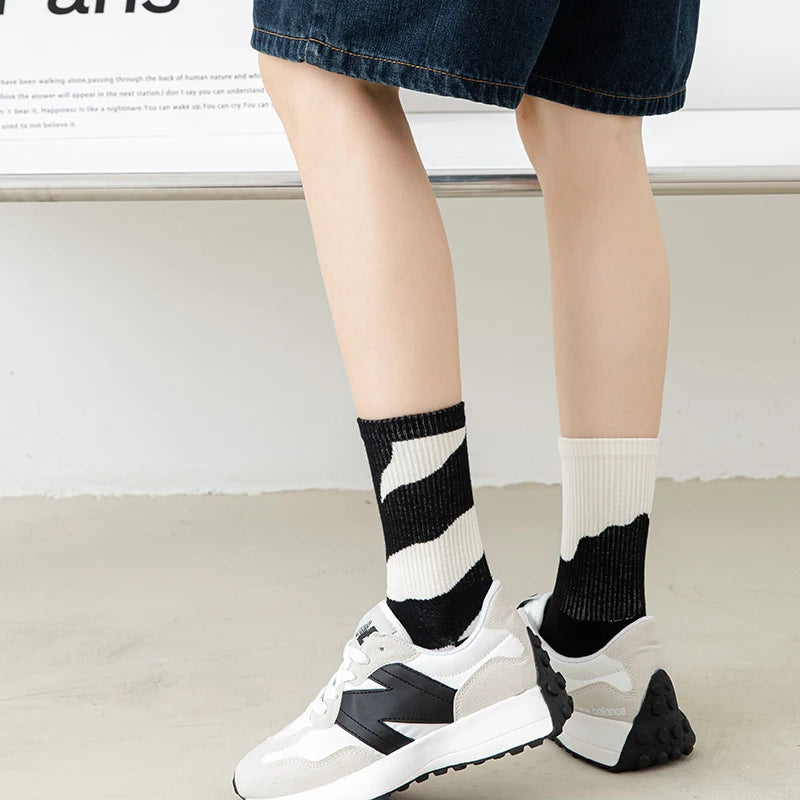 Fashion A/B Style Men Socks Asymmetrical Pattern Street Hip Hop Skateboard Man Cotton Sock